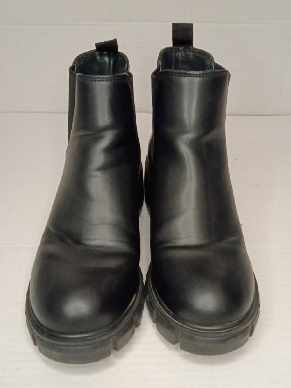 Steve Madden Hamlet Black Chelsea Lug Sole Ankle Boots Women’s Size 7M